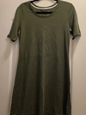 Isaac Mizrahi Olive Green Tee with Pink Floral Logo